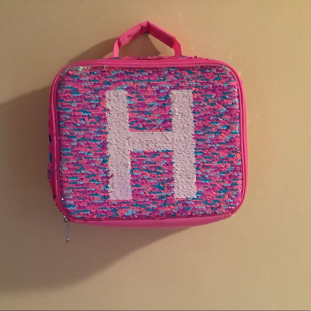 A lunch box with the letter H new